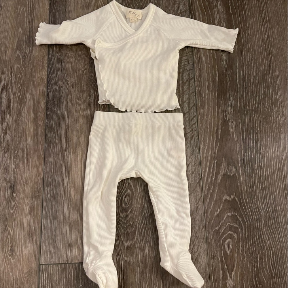 Atlas grey white ruffle kimono set size 0-3 months